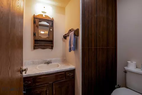 Bath - 33 Valley Dr, Townsend, MT 59644 photo 1 of 4