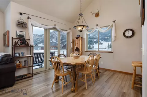 59 E Beartooth Rd, Gallatin Gateway, MT 59730 photo 8