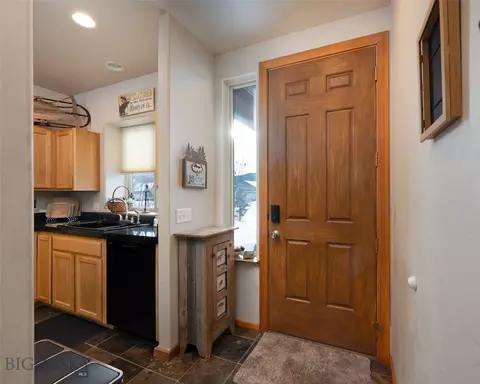 59 E Beartooth Rd, Gallatin Gateway, MT 59730 photo 12