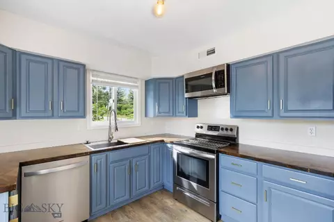 Kitchen - 8407 Goldenstein, Bozeman, MT 59715 photo 4 of 11
