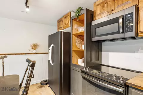 Kitchen - 8407 Goldenstein, Bozeman, MT 59715 photo 7 of 11