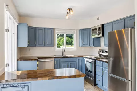 Kitchen - 8407 Goldenstein, Bozeman, MT 59715 photo 5 of 11