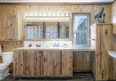 Bath - 10 Dons Ln, Dillon, MT 59725 photo 1 of 1