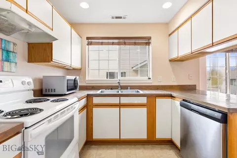 Kitchen - 305 Michael Grove Ave #E, Bozeman, MT 59718 photo 3 of 5