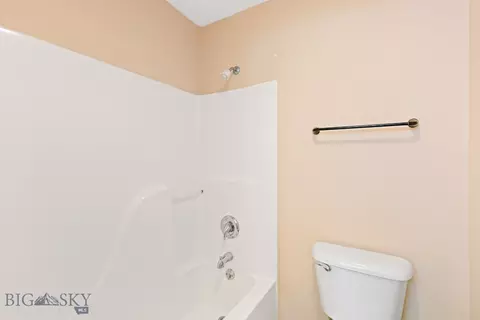 Bath - 305 Michael Grove Ave #E, Bozeman, MT 59718 photo 2 of 5