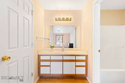 Bath - 305 Michael Grove Ave #E, Bozeman, MT 59718 photo 3 of 5