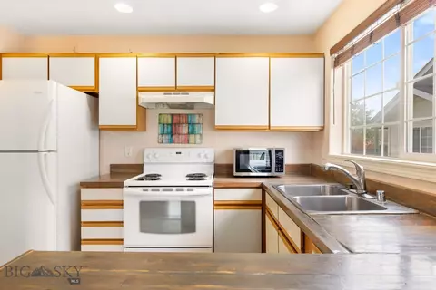 Kitchen - 305 Michael Grove Ave #E, Bozeman, MT 59718 photo 4 of 5