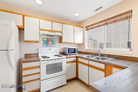 Kitchen - 305 Michael Grove Ave #E, Bozeman, MT 59718 photo 2 of 5