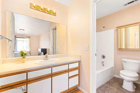Bath - 305 Michael Grove Ave #E, Bozeman, MT 59718 photo 4 of 5