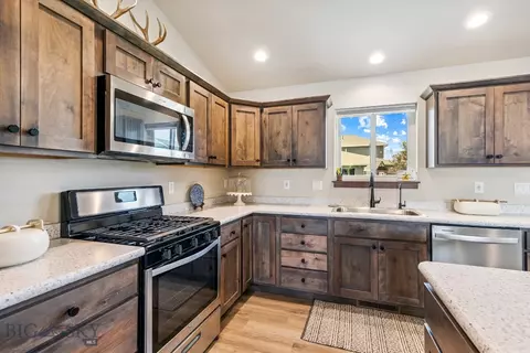 1005 Westwood Cir, Belgrade, MT 59714