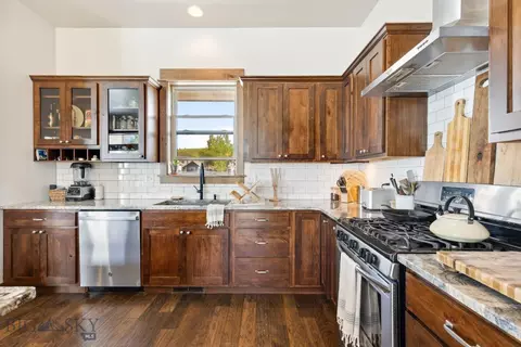 Kitchen - 2296 Boylan Rd, Bozeman, MT 59715 photo 6 of 8