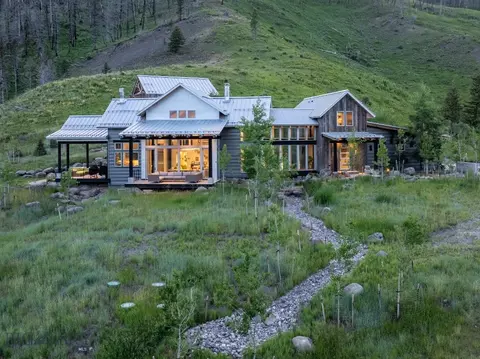 225 Alpen Strasse St, Bozeman, MT 59715