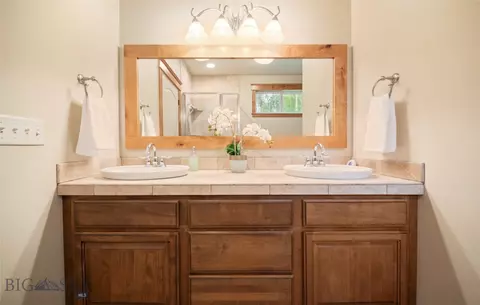 Bath - 1004 Oconnell Dr, Bozeman, MT 59715 photo 12 of 16