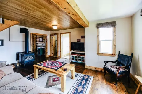 Living - 6325 Highway 91 S, Dillon, MT 59725 photo 1 of 4