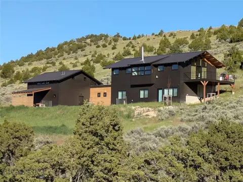94 Rock Castle Rd, Manhattan, MT 59741