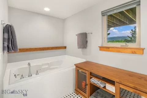 Bath - 1224 Cherry Dr, Bozeman, MT 59715 photo 3 of 3