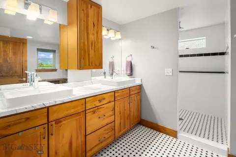 Bath - 1224 Cherry Dr, Bozeman, MT 59715 photo 2 of 3