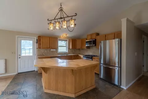 Kitchen - 3 Evening Star Dr, Emigrant, MT 59027 photo 2 of 2