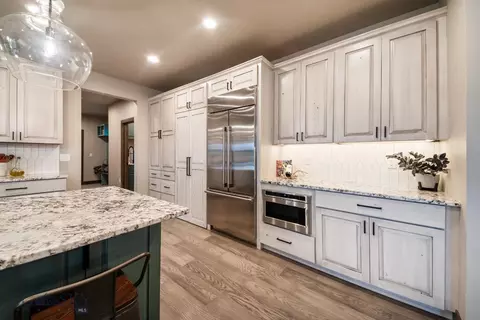 Kitchen - 16 Tight Loop Dr, Bozeman, MT 59718 photo 7 of 10