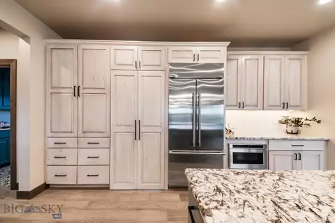 Kitchen - 16 Tight Loop Dr, Bozeman, MT 59718 photo 8 of 10