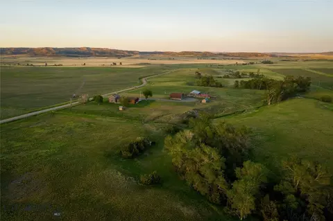 802 Deadmans Canyon Rd, Reed Point, MT 59069