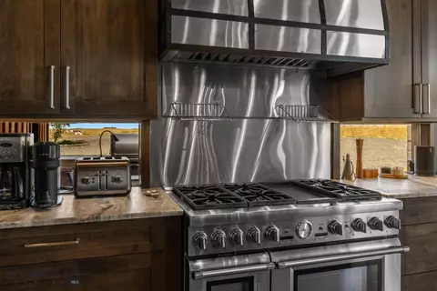 Kitchen - 155 Peacemaker Ridge Rd, Belt, MT 59412 photo 4 of 6