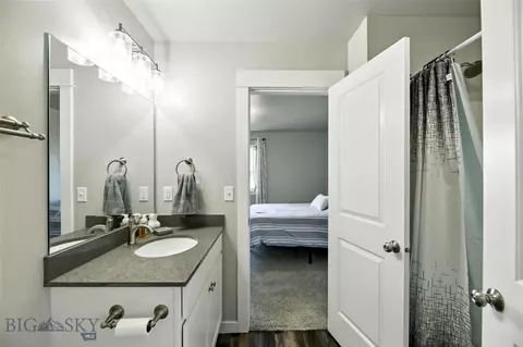 Bath - 95 9th St #B, Belgrade, MT 59714 photo 3 of 3