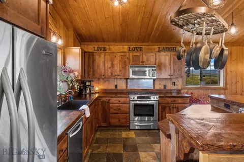 Kitchen - 26 Dalesview, Three Forks, MT 59752 photo 2 of 3