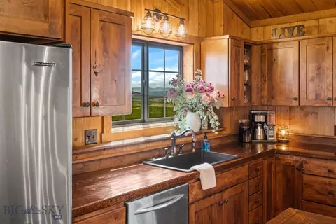 Kitchen - 26 Dalesview, Three Forks, MT 59752 photo 3 of 3