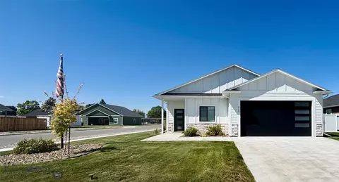 Exterior - 215 Johnson Ave, Dillon, MT 59725 photo 4 of 7