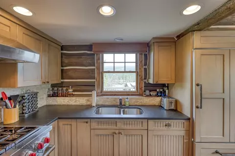 Kitchen - 17 Manitou Loop, Big Sky, MT 59716 photo 2 of 5