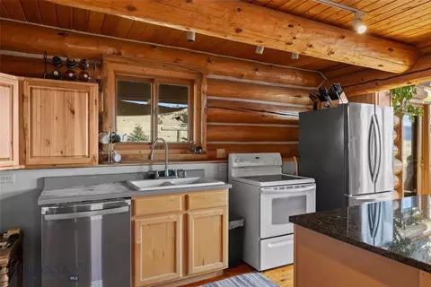 Kitchen - 90 Halo Loop Trl, Ennis, MT 59729 photo 3 of 5
