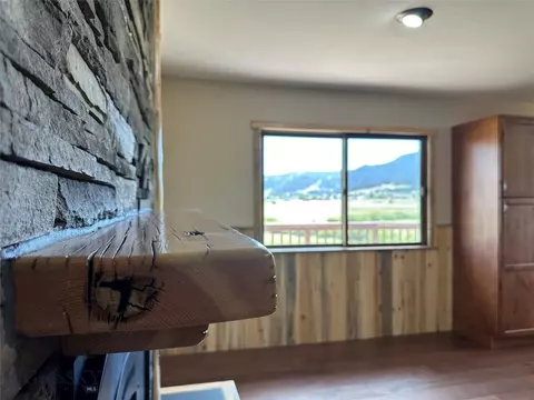 Living - 8720 Ridgeview Mdws, Butte, MT 59701 photo 3 of 10