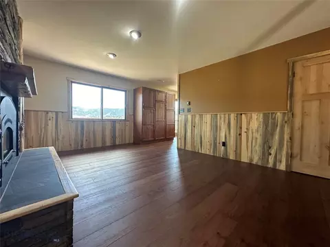 Living - 8720 Ridgeview Mdws, Butte, MT 59701 photo 2 of 10