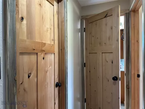 Entry Way - 8720 Ridgeview Mdws, Butte, MT 59701 photo 7 of 8