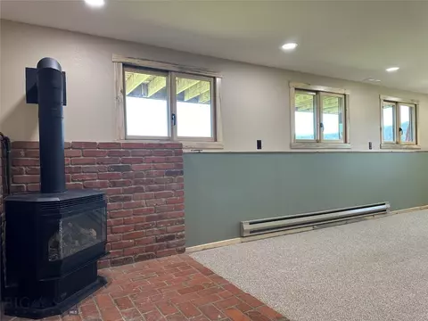 Living - 8720 Ridgeview Mdws, Butte, MT 59701 photo 7 of 10
