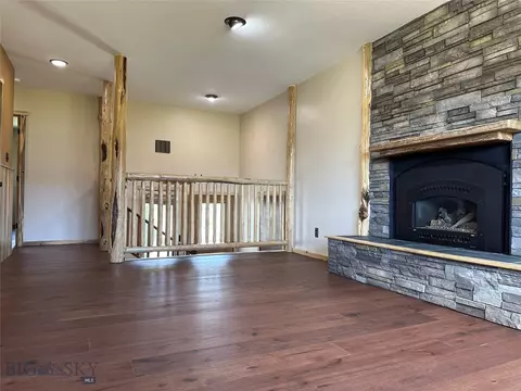 Living - 8720 Ridgeview Mdws, Butte, MT 59701 photo 4 of 10