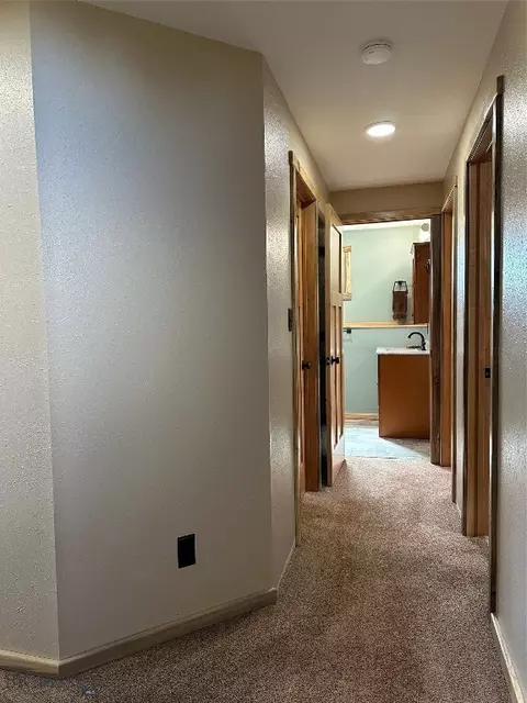 Entry Way - 8720 Ridgeview Mdws, Butte, MT 59701 photo 6 of 8