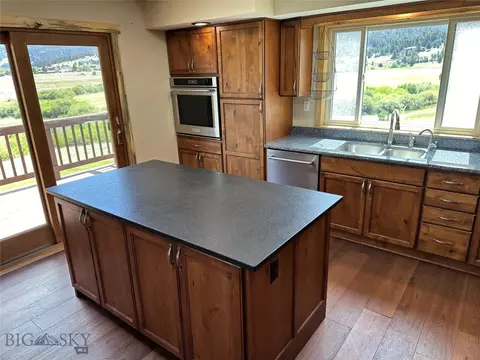 Kitchen - 8720 Ridgeview Mdws, Butte, MT 59701 photo 5 of 9