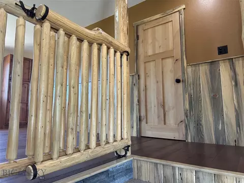 Entry Way - 8720 Ridgeview Mdws, Butte, MT 59701 photo 3 of 8