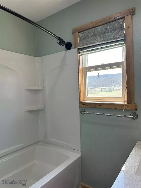 Bath - 8720 Ridgeview Mdws, Butte, MT 59701 photo 7 of 8