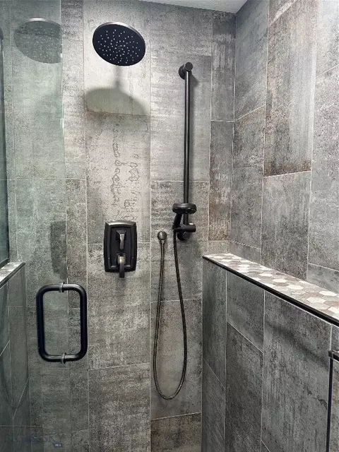 Bath - 8720 Ridgeview Mdws, Butte, MT 59701 photo 3 of 8