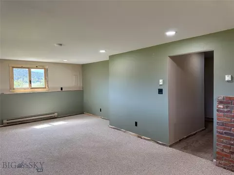 Living - 8720 Ridgeview Mdws, Butte, MT 59701 photo 10 of 10