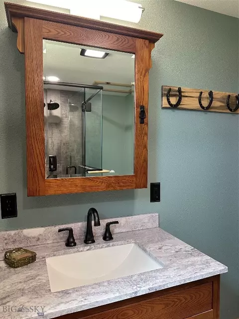 Bath - 8720 Ridgeview Mdws, Butte, MT 59701 photo 2 of 8