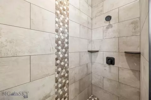 Bath - 450 Hyde Park, Butte, MT 59701 photo 3 of 4