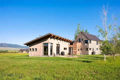 27 Royal Wulff Rd, Livingston, MT 59047
