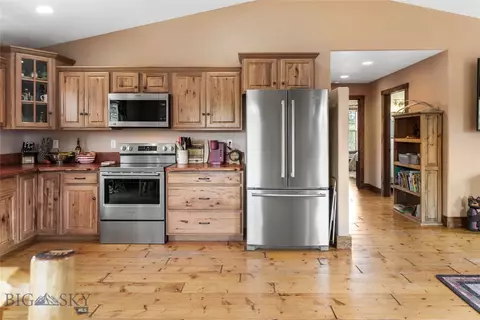 Kitchen - 3337 Iris Rdg, Ramsay, MT 59748 photo 4 of 5