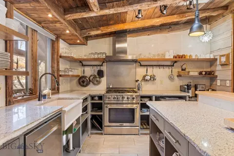 1005 Scott St W, Gardiner, MT 59030