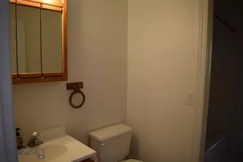 Bath - 3946 E Ridge Rd, Butte, MT 59701 photo 1 of 6