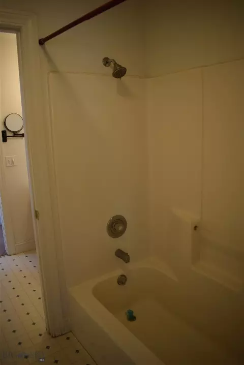 Bath - 3946 E Ridge Rd, Butte, MT 59701 photo 4 of 6